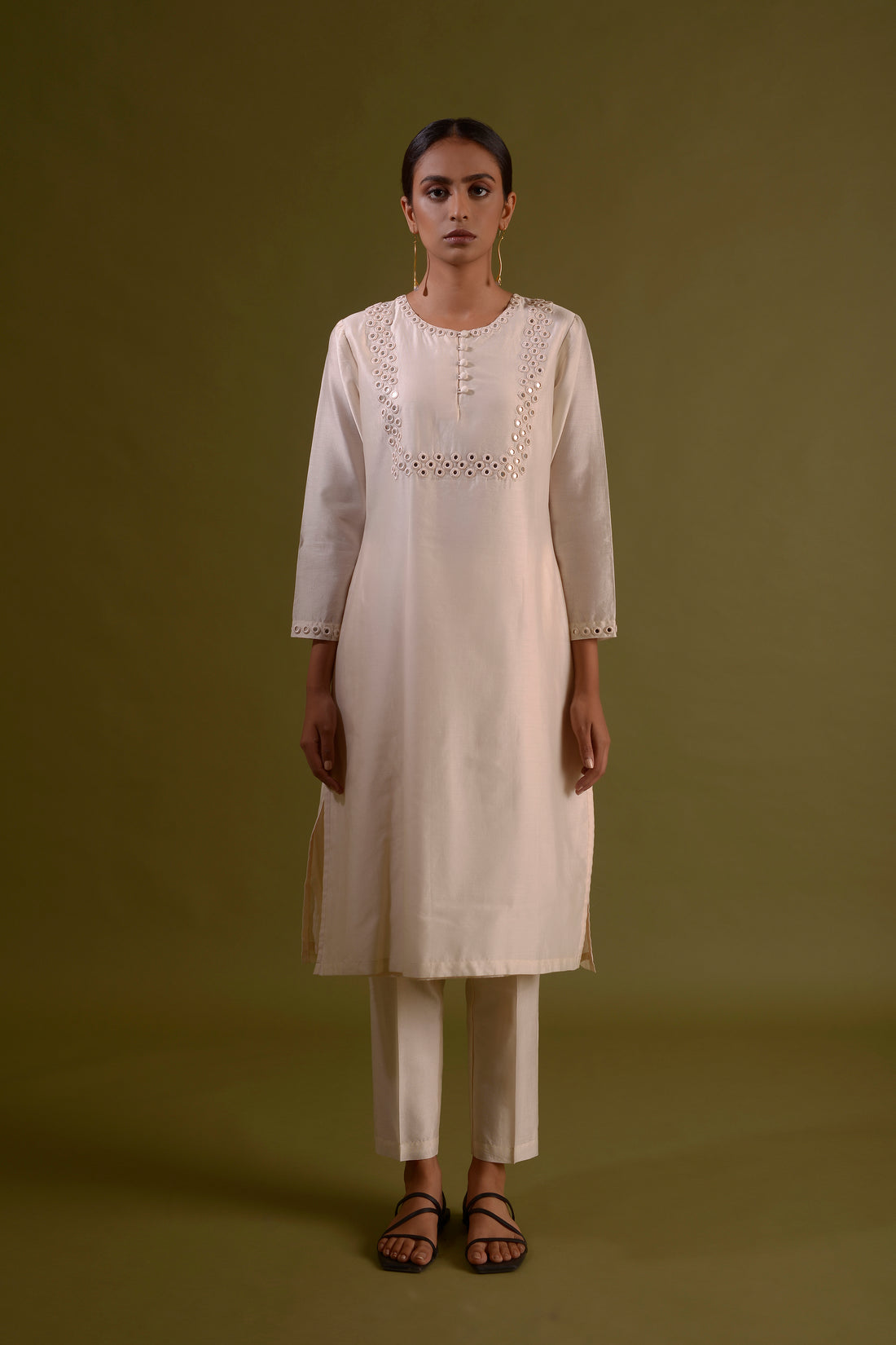 CHANDRIKA Ivory Chanderi Silk Kurta Set With Mirror Work And Scallop Odhni