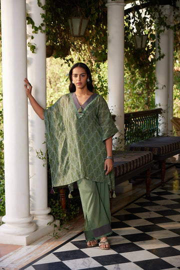 Pista Taruh V neck Kaftaan with Palazzo & Slip - Set of 3