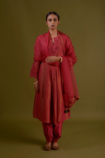 RUCHIRA Magenta Gold Tissue Crepe Embroidered Kurta Set With Printed Yolk